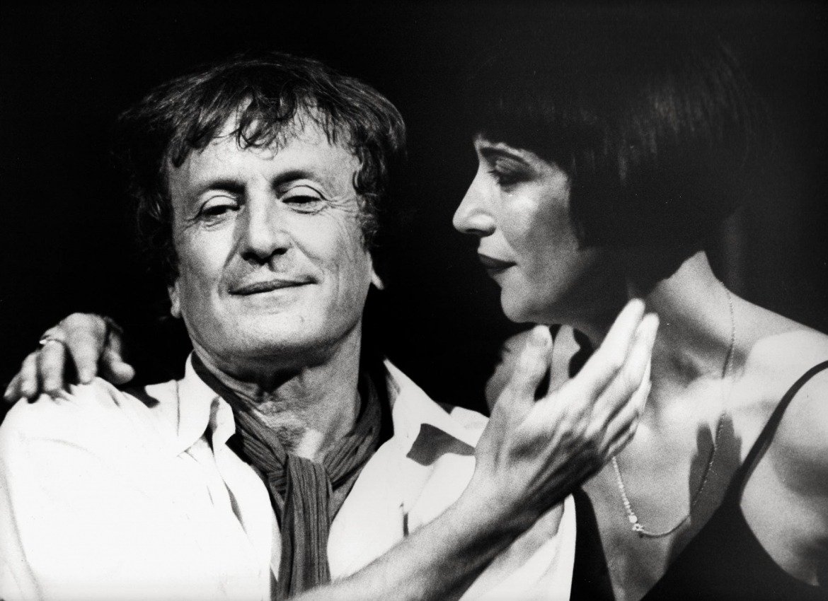Claude Rich et Anne Alvaro dans <strong>Une chambre sur la Dordogne</strong> de Claude Rich, mise en scène Jorge Lavelli, en 1987. © Photo Lot